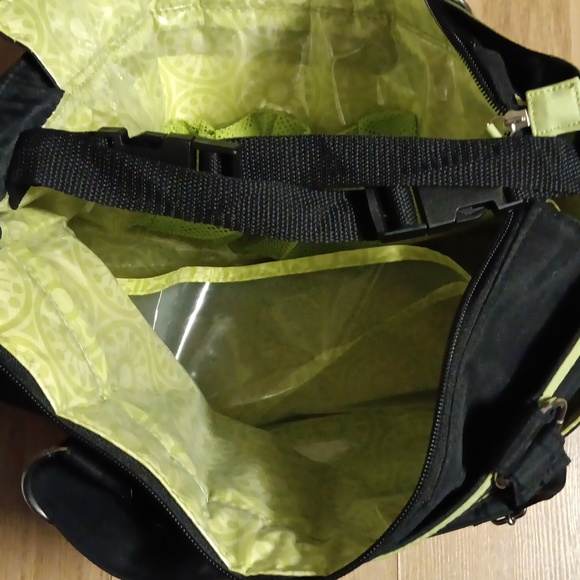 The PERFECT BABY DIAPER BAG THAT FITS EVERYTHING - Picture 5 of 6